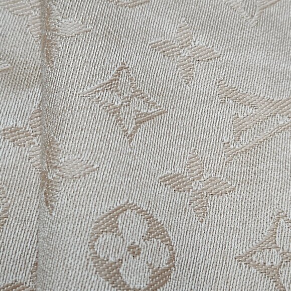 Louis Vuitton Classic Monogram Shawl - Picture 3 of 8
